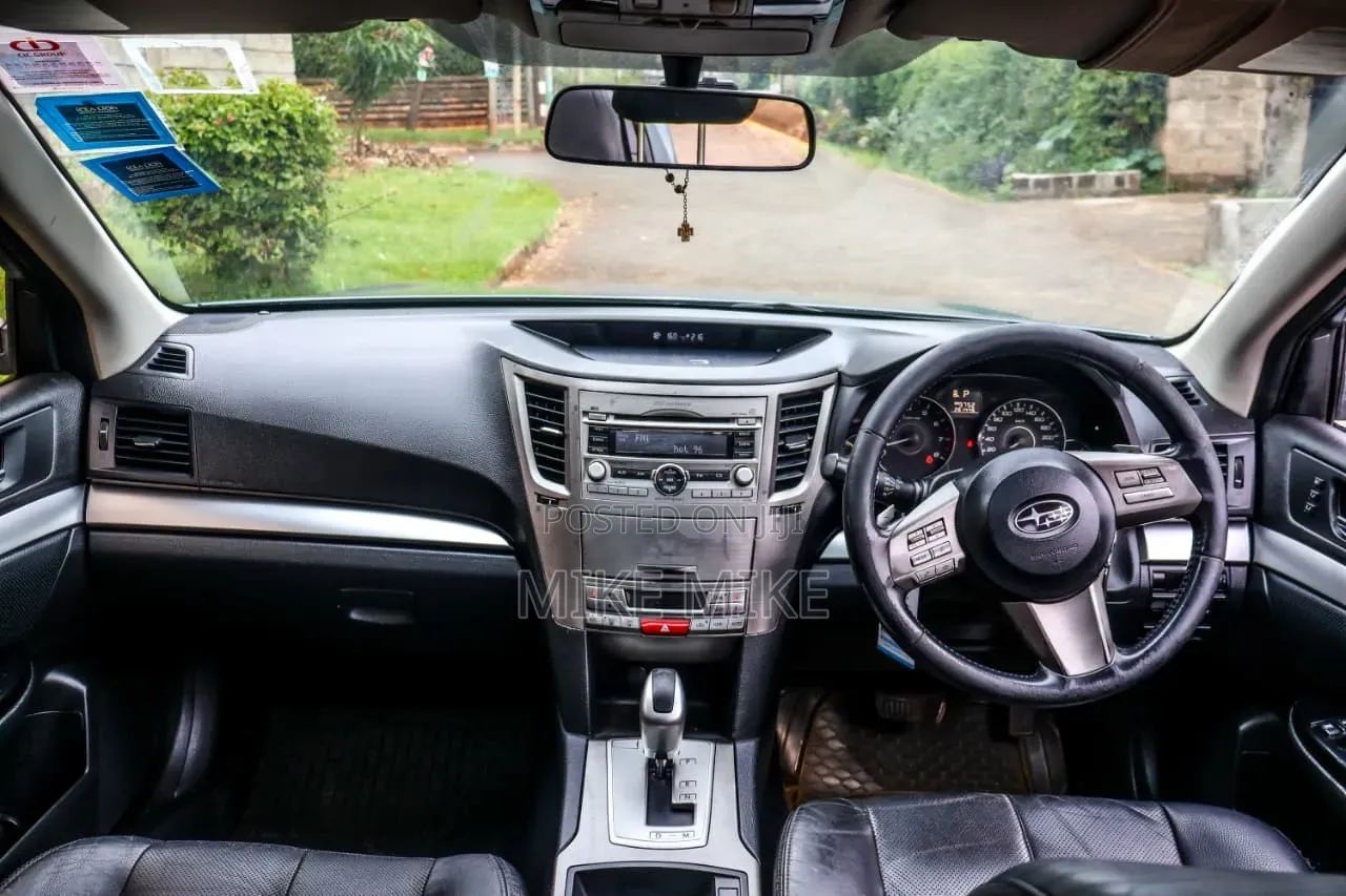 Subaru Outback 2.5i Premium 2011 Green