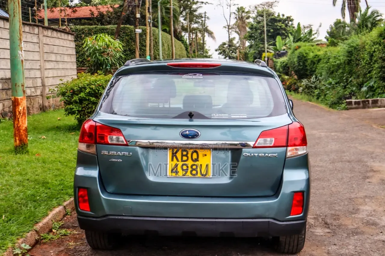 Subaru Outback 2.5i Premium 2011 Green