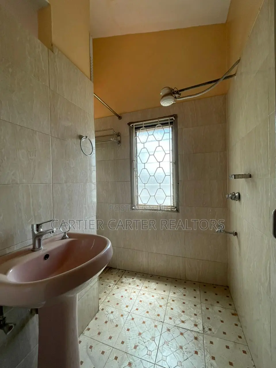 3bdrm Mansion in BuruBuru for sale