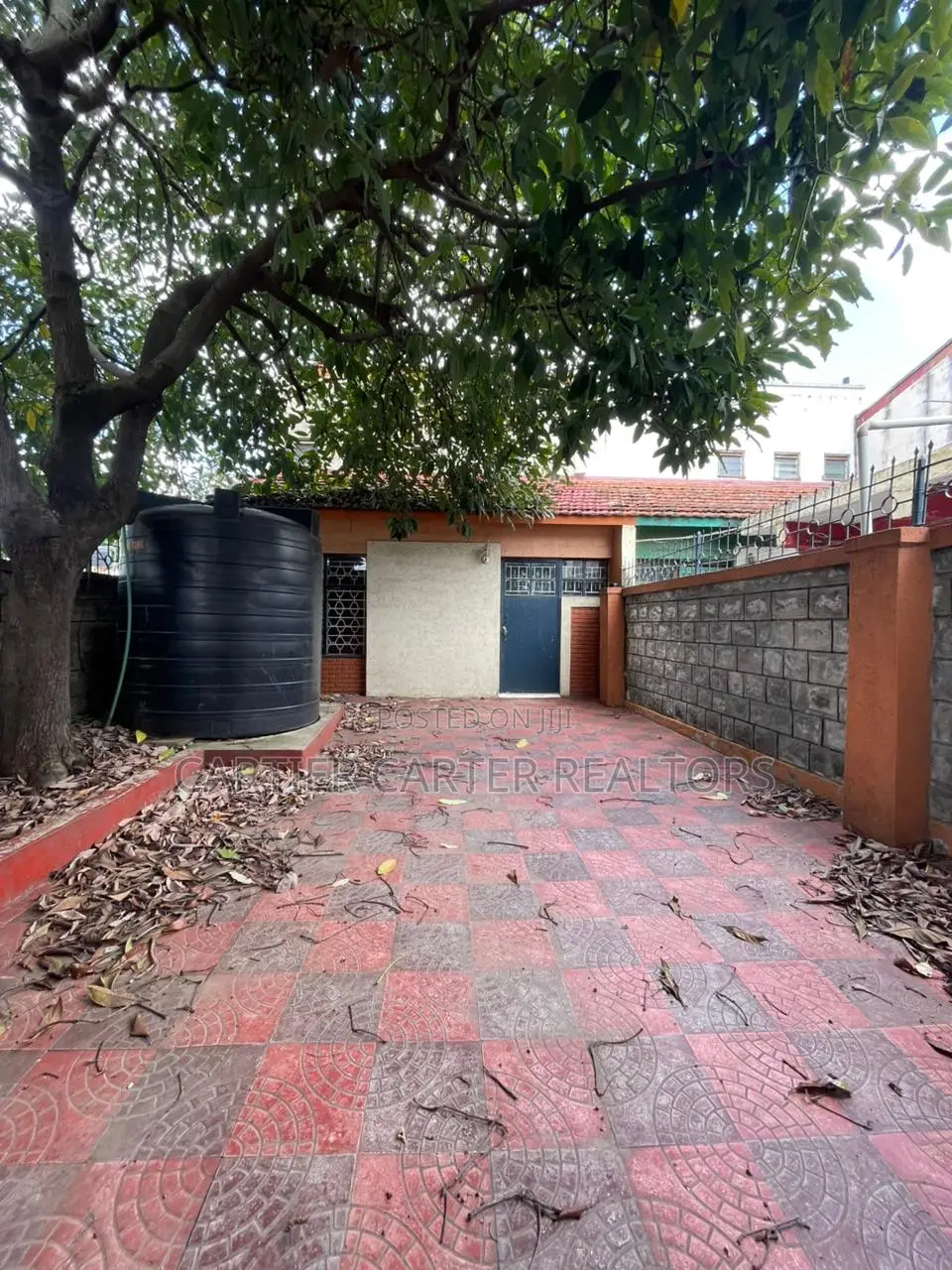 3bdrm Mansion in BuruBuru for sale