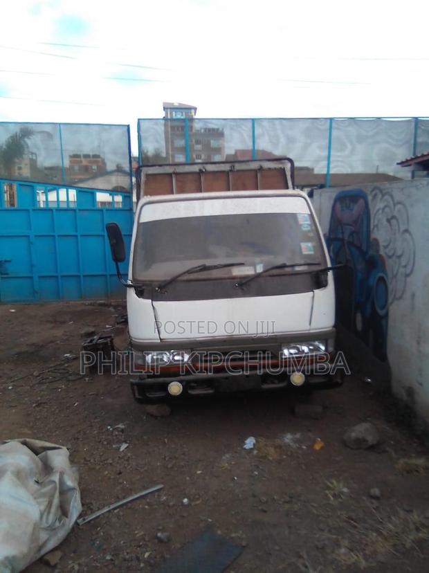 Mitsubishi Canter - thumbnail 2
