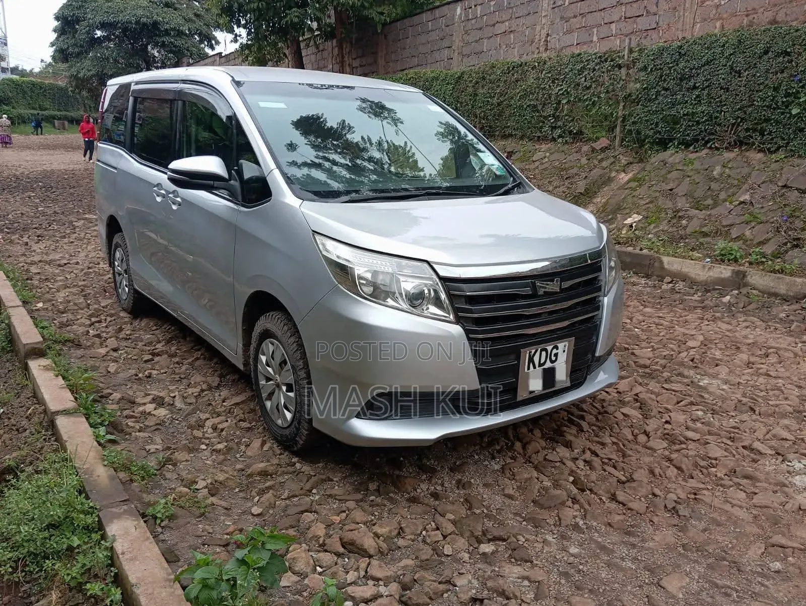 Toyota Noah 2014 Silver