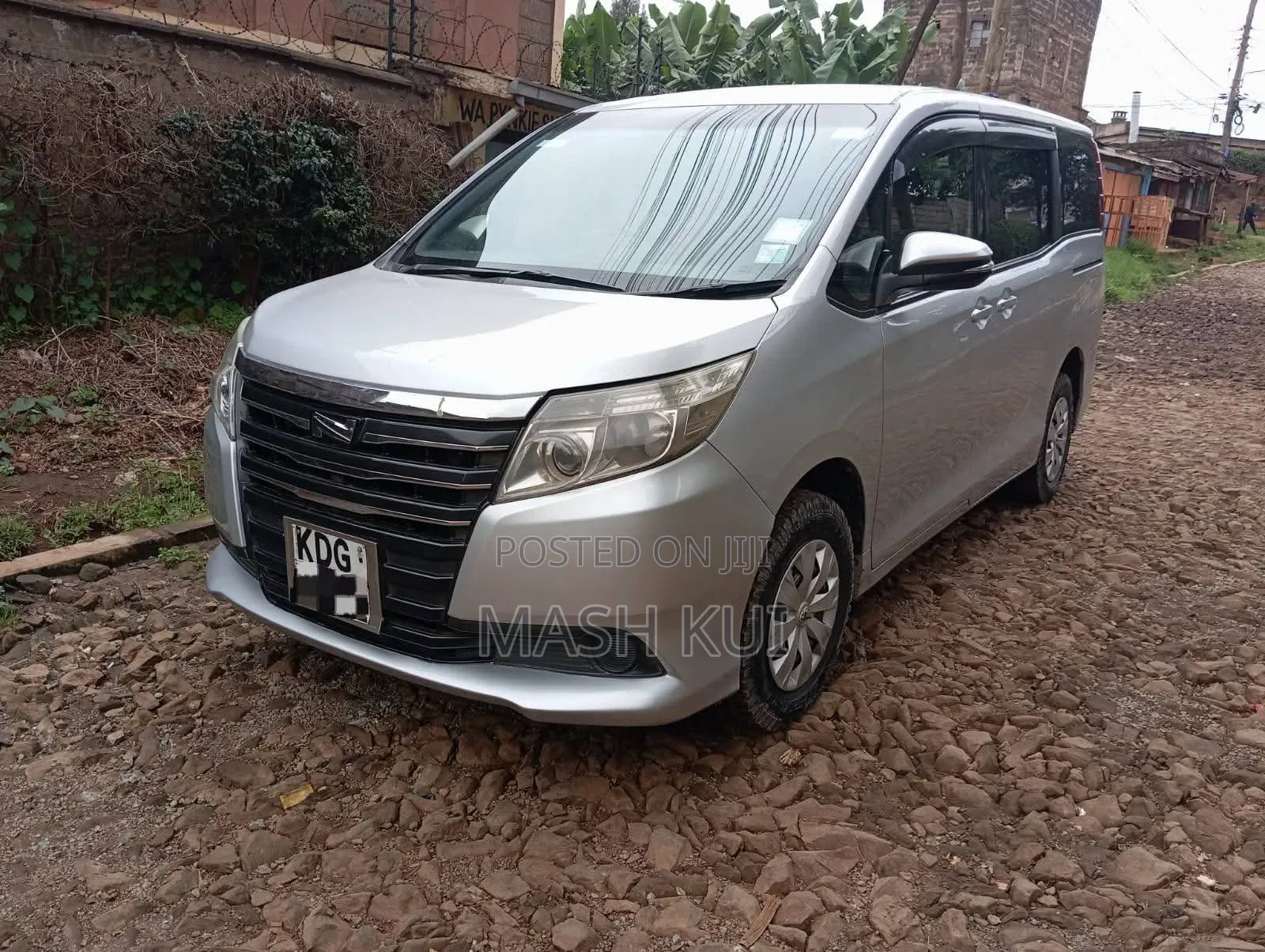 Toyota Noah 2014 Silver
