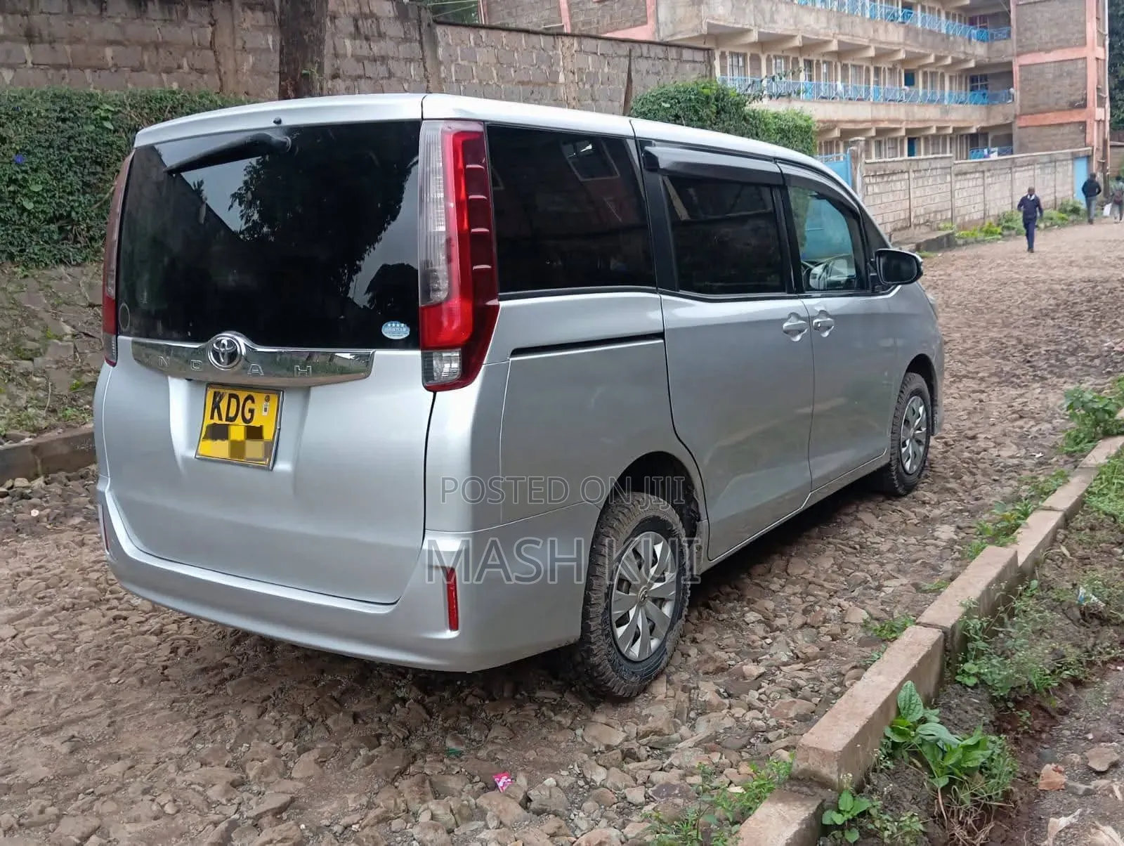 Toyota Noah 2014 Silver