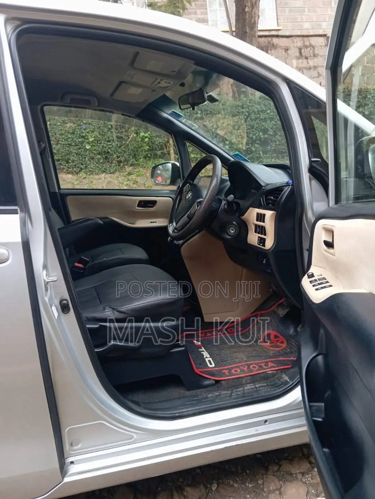 Toyota Noah 2014 Silver