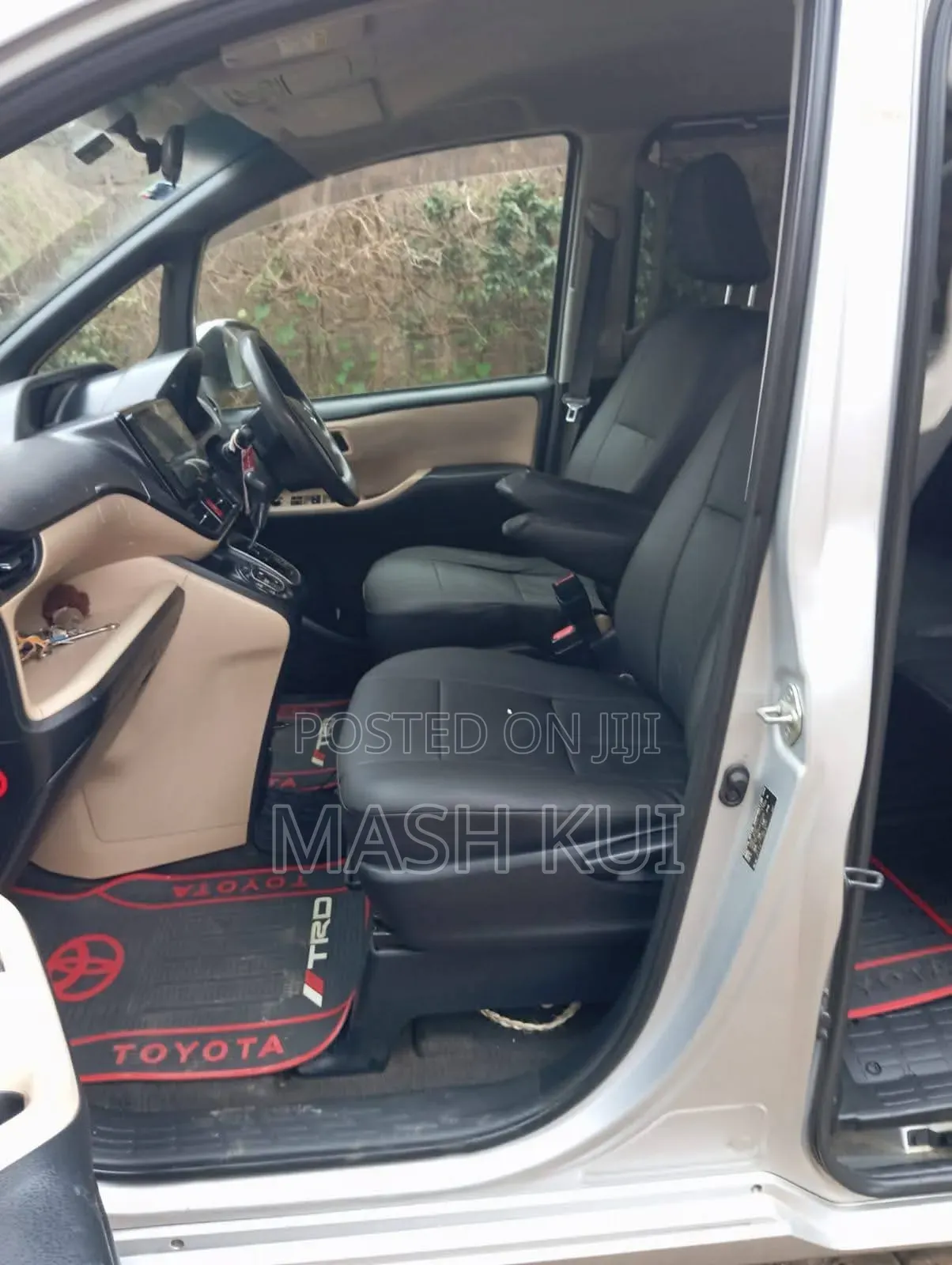 Toyota Noah 2014 Silver