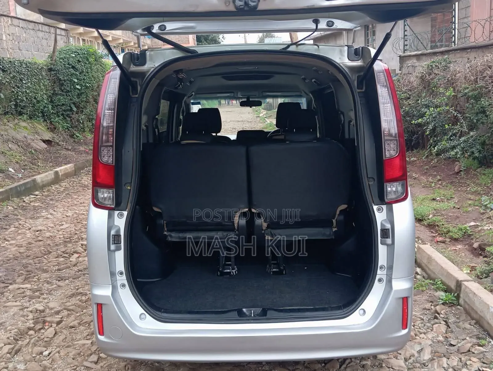 Toyota Noah 2014 Silver