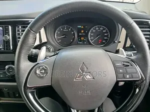 Mitsubishi Outlander 2.0 PHEV AWD 2019 Gray