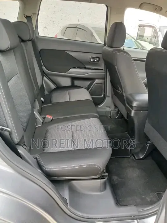 Mitsubishi Outlander 2.0 PHEV AWD 2019 Gray