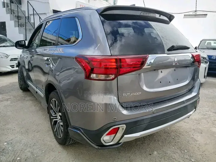 Mitsubishi Outlander 2.0 PHEV AWD 2019 Gray