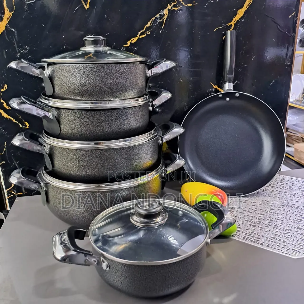 *11pc Non-Stick Jp Cookware*
 5pots
5lids
1pan *Nonstick ,Granite