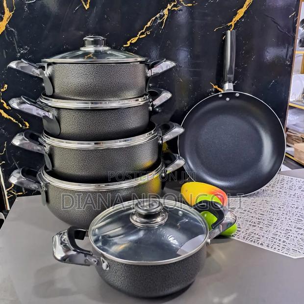 *11pc Non-Stick Jp Cookware*
5pots
5lids
1pan *Nonstick ,Granite