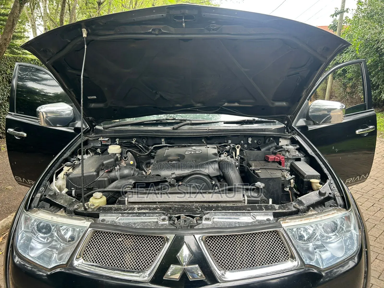 Mitsubishi L200 Double Cab 2.5 136hp 4WD 2013 Black