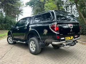 Mitsubishi L200 Double Cab 2.5 136hp 4WD 2013 Black