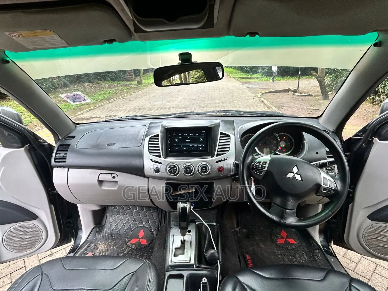 Mitsubishi L200 Double Cab 2.5 136hp 4WD 2013 Black