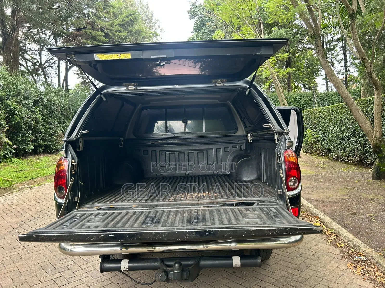 Mitsubishi L200 Double Cab 2.5 136hp 4WD 2013 Black
