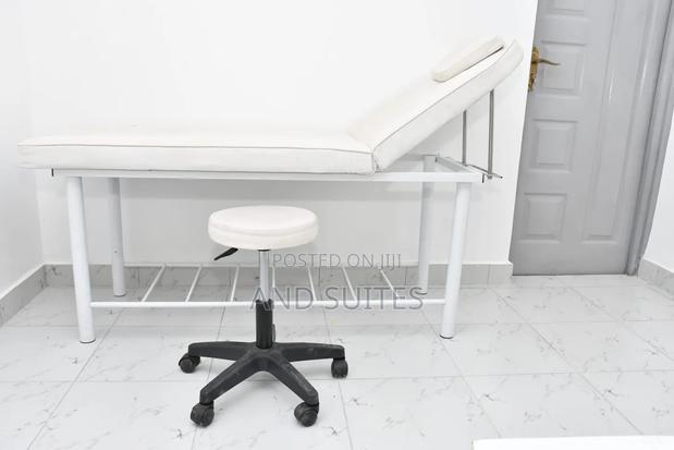 Massage Bed With Rolling Stool - White