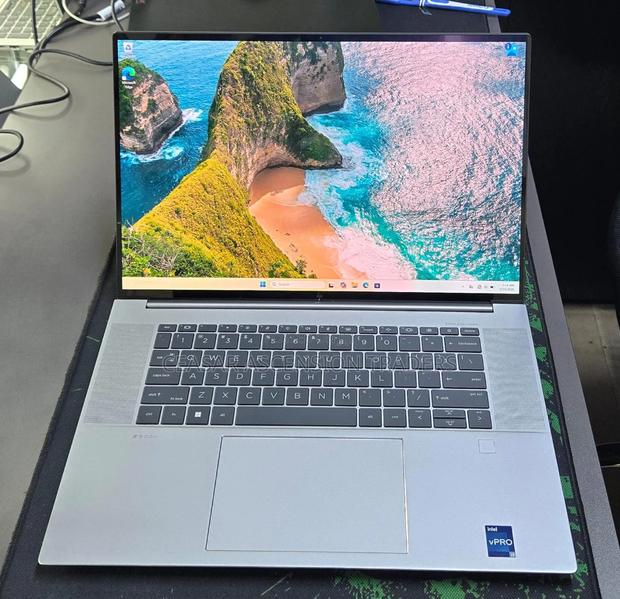 Laptop HP 32GB Intel Core i9 SSD 512GB - main view