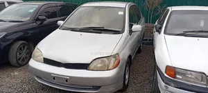 Toyota Platz 2000 Silver