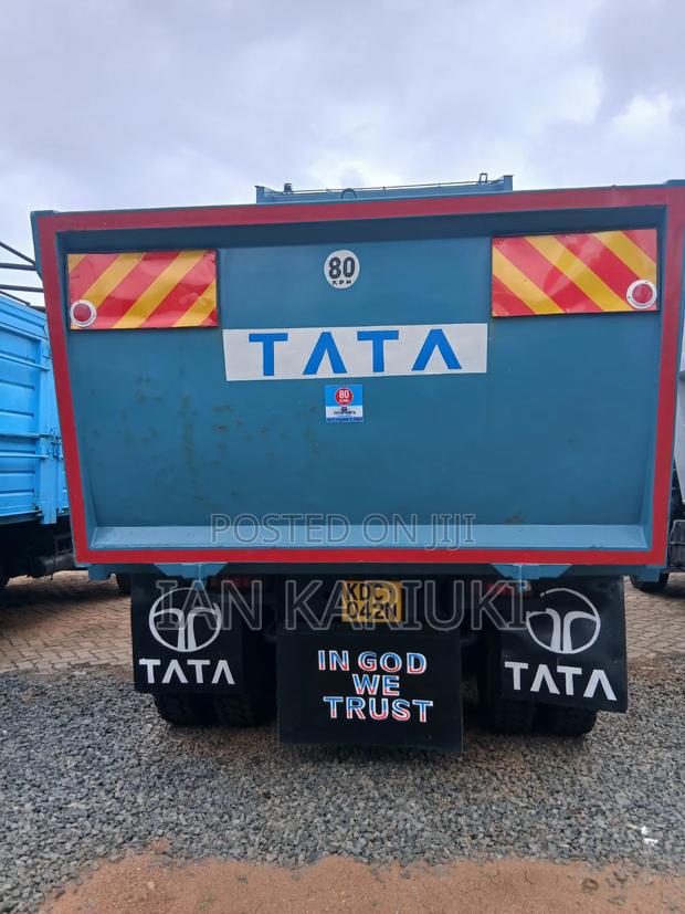 Tata Tipper 2023 White - thumbnail 3