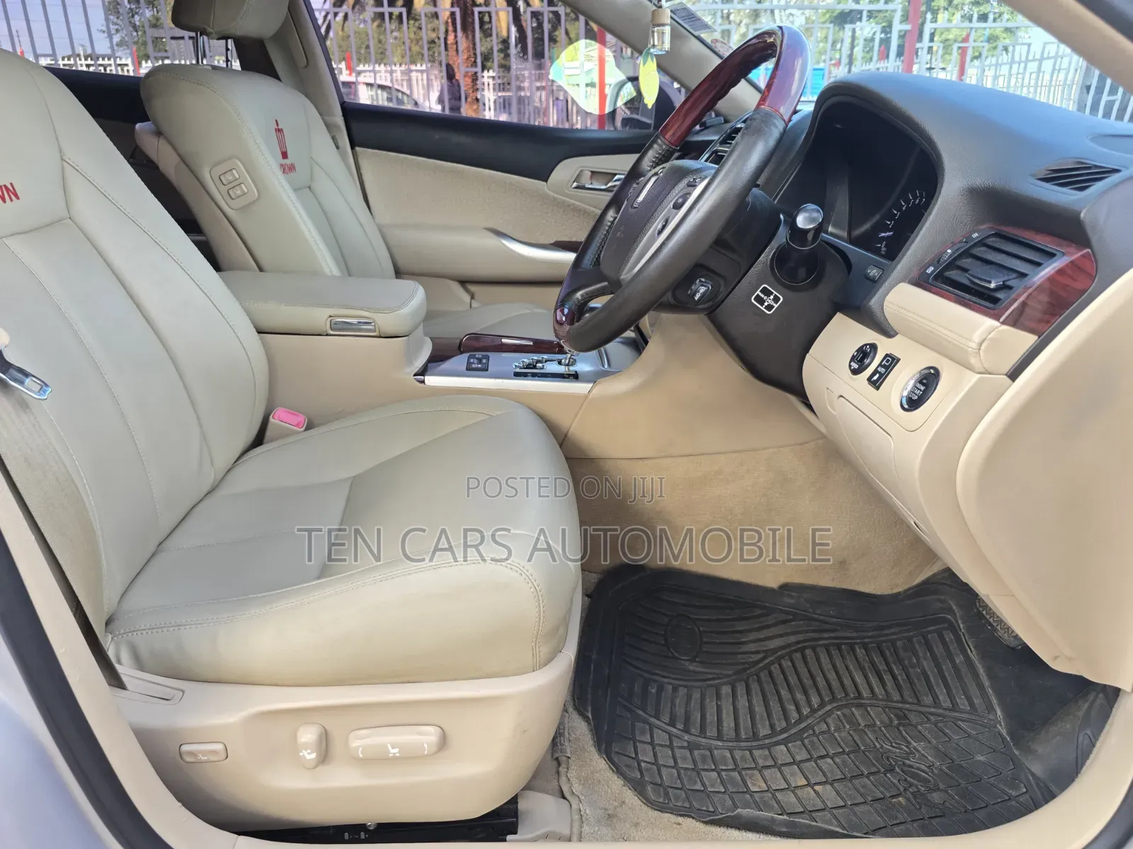 Toyota Crown 2012 Silver