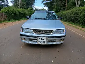 Nissan Sunny 2000 Silver