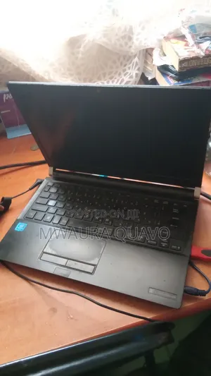 Laptop Toshiba Dynabook t552 4GB Intel Celeron HDD 500GB
