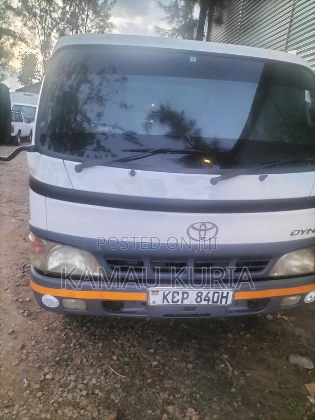 Toyota Dyna Long Chassis 2009 White