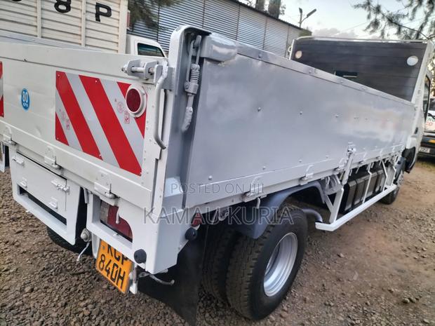 Toyota Dyna Long Chassis 2009 White - thumbnail 4