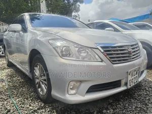 Toyota Crown 2012 Silver