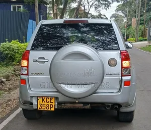 Suzuki Escudo 2010 Silver