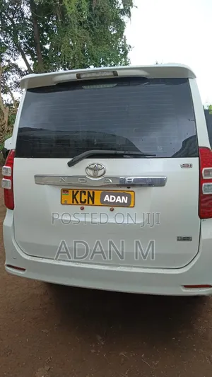 Toyota Noah 2010 White