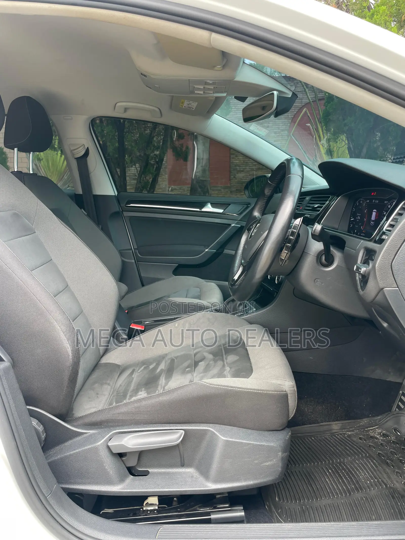Volkswagen Golf TSI S FWD 2018 White