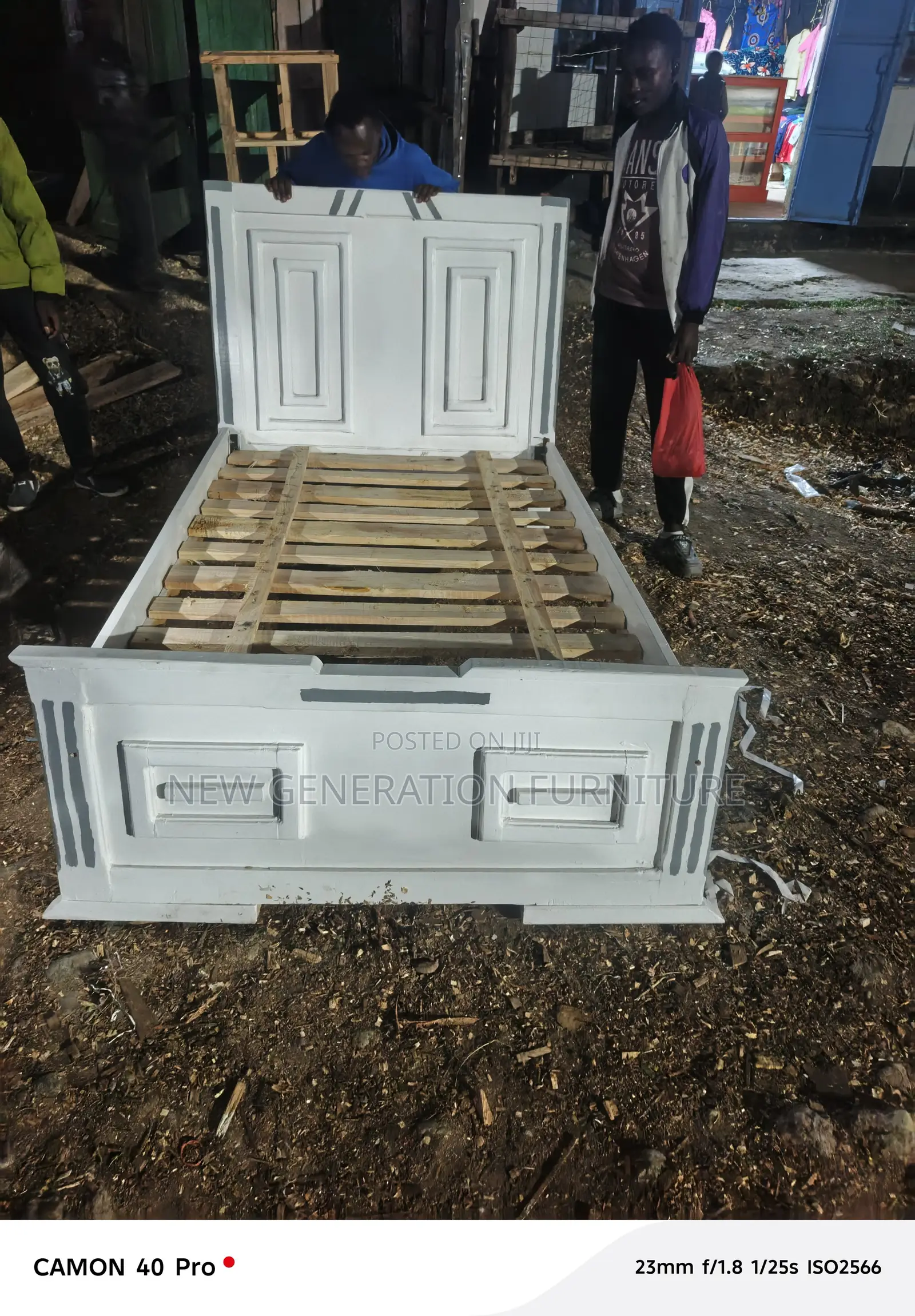 White 4*6 Chester Bed
