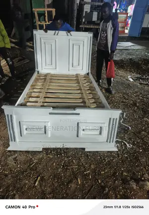 White 4*6 Chester Bed