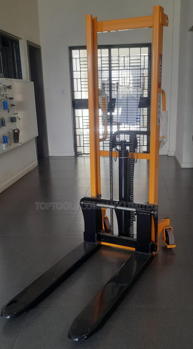 Ams1500-3m Aico Japan Manual Stacker Capacity 1.5 Tonnes (1500kgs)