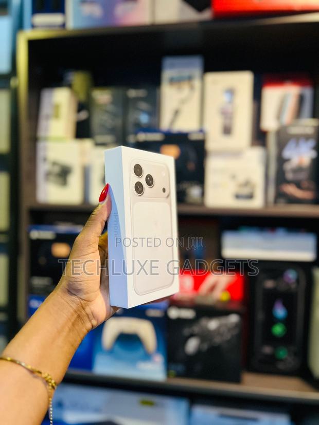 New Apple iPhone 17 Pro 256 GB Silver - main view