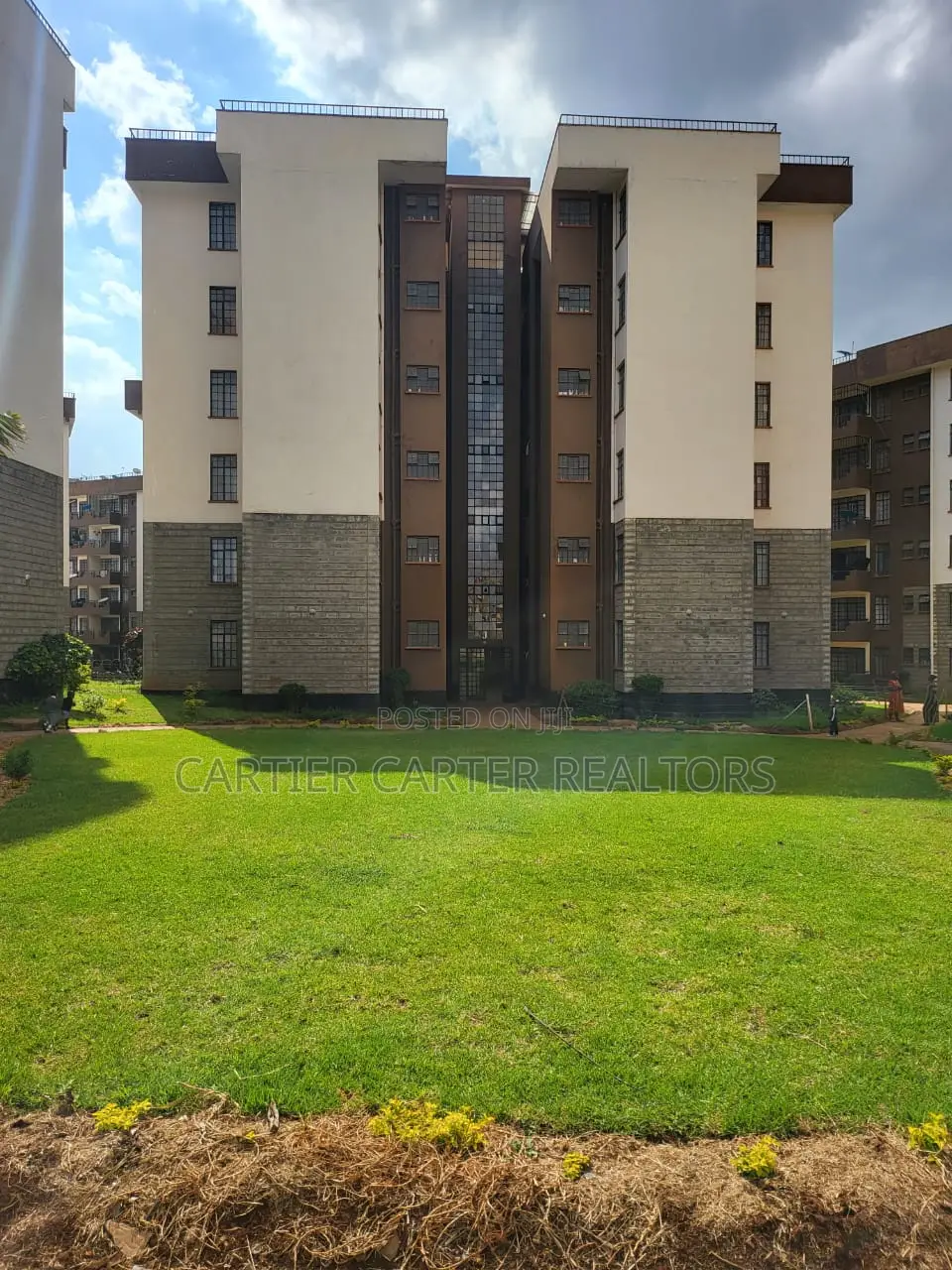 3bdrm Apartment in Komarock for sale