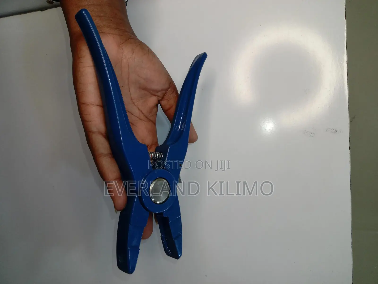 C-Tags Applicator