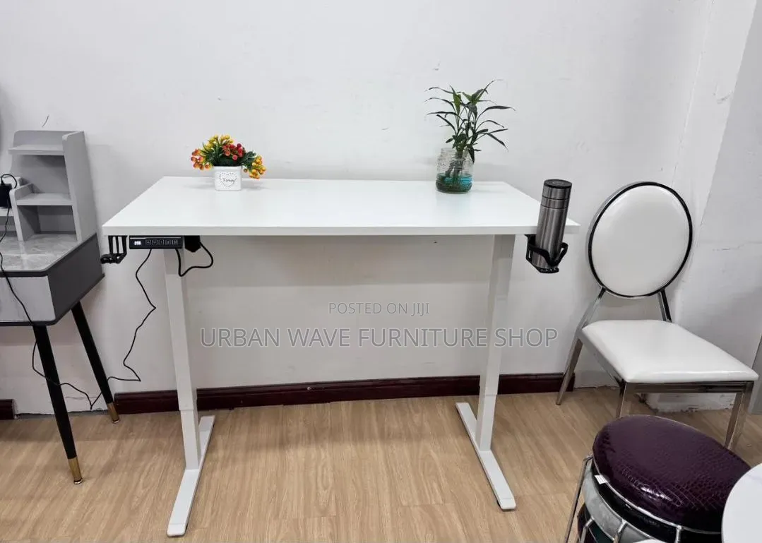 1.2 Motor Adjustable Desk