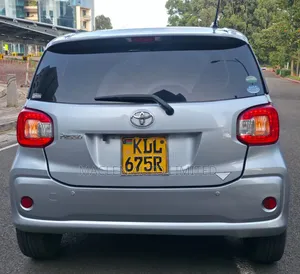 Toyota Passo 2016 Silver