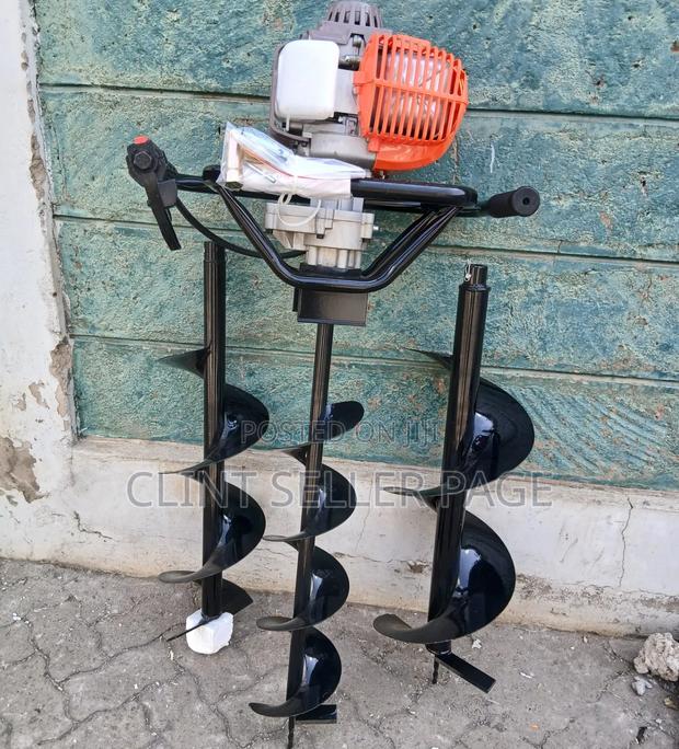 Earth Drilling Machine / Earth Auger
