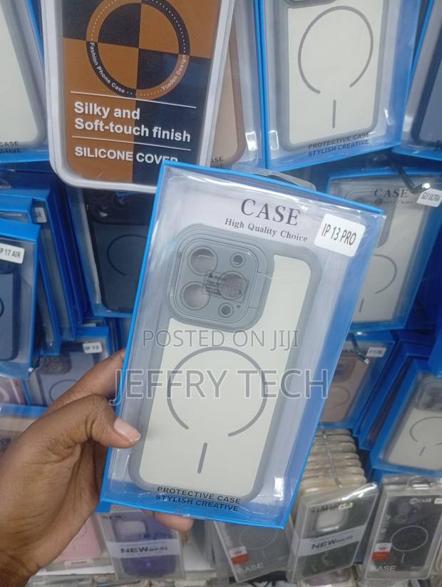 Generic Clear Silicone Case Designed for the iPhone 13 Pro - thumbnail 2