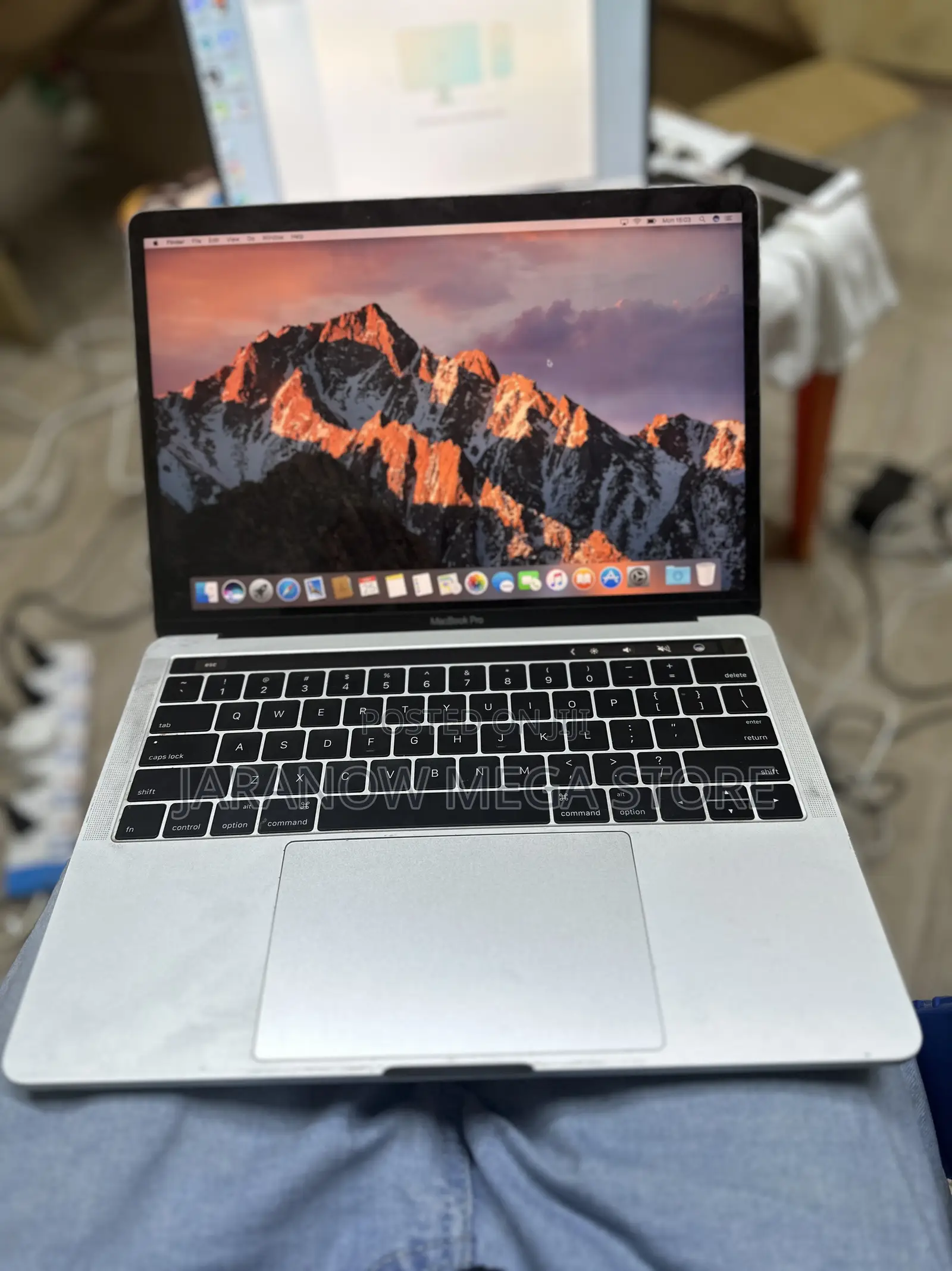 Laptop Apple MacBook Pro 2017 8GB Intel Core i5 SSD 256GB