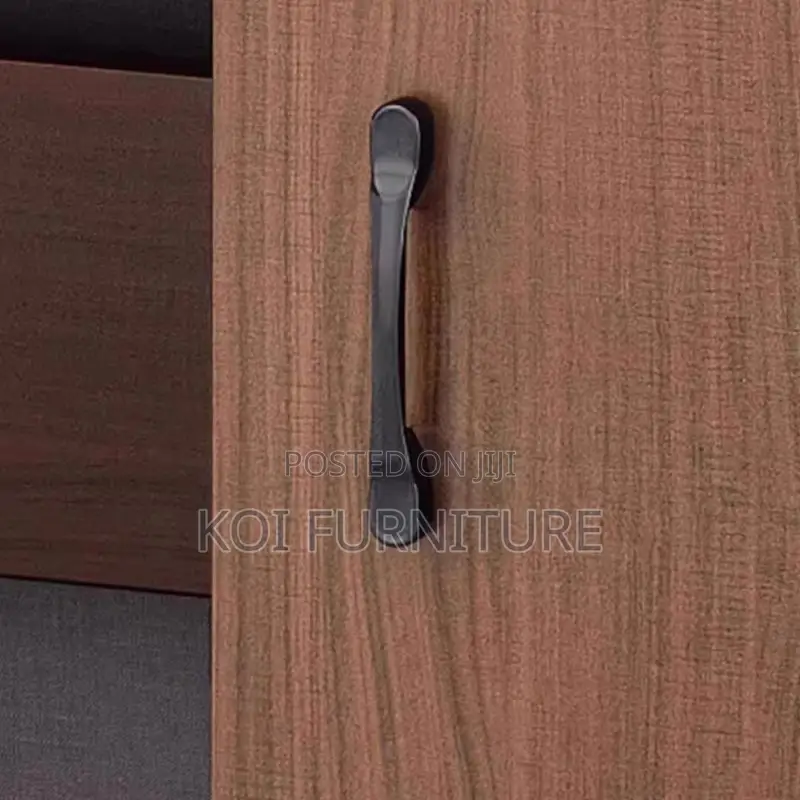Office Desk; 1.4m Transitional Executive Desk With Locking Storage