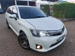 Toyota Corolla Fielder 1.5 Hybrid FWD 2015 White