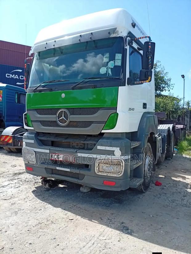 Mercedes Benz Axor 2019 White