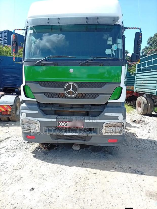 Mercedes Benz Axor 2019 White - thumbnail 2
