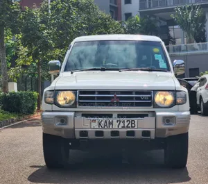 Mitsubishi Pajero 1999 White