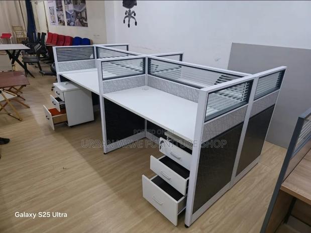 4 Seater Office Furnitures Workstation